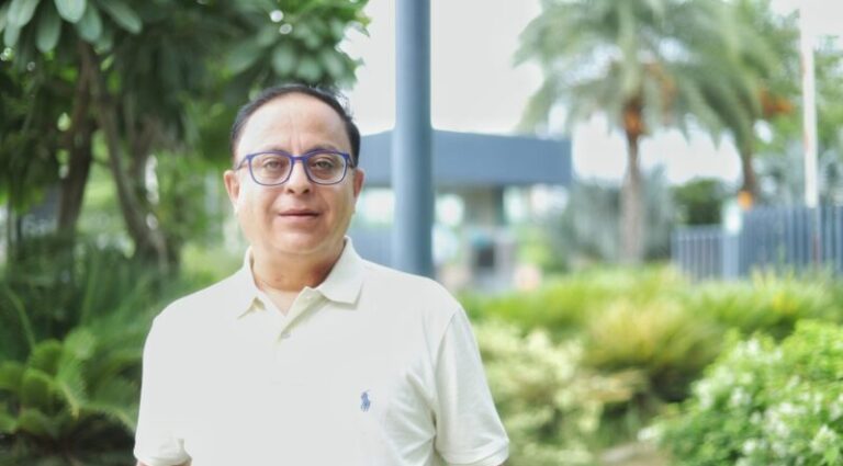 Arun Malik delivering motivational talk